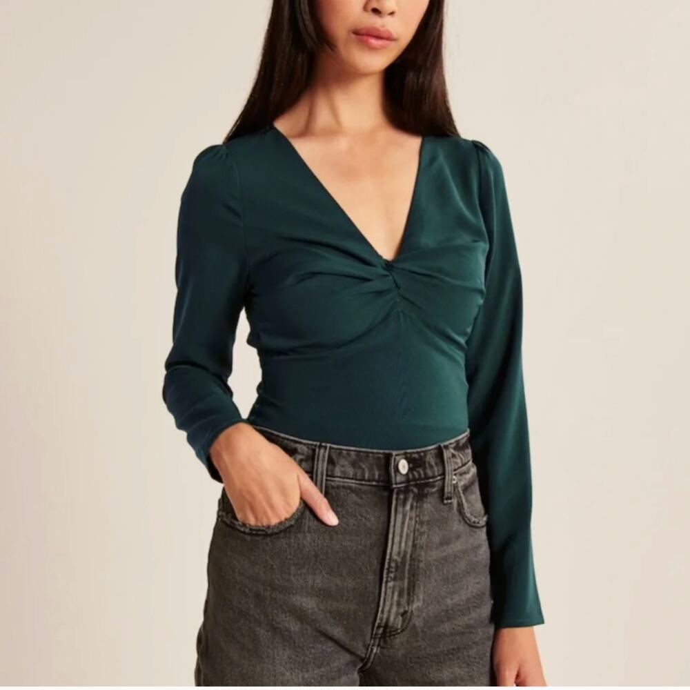 ABERCROMBIE & FITCH NWT Emerald Knot Front Green Smocked Back Blouse // XXS